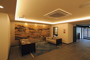 Lobby sitting area - Hana Touro Hotel Gion (Kyoto)