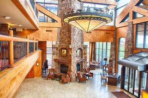 Interior - Great Price..Ski in/out, luxury resort avail 3/14-21, many amenities Canyon (Park City)