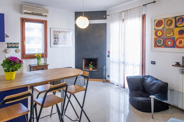 Dining - Flatinrome Fiera 2 Nice two roomed Fiera di Roma (ROMA)