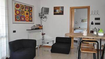 TV, caminetto