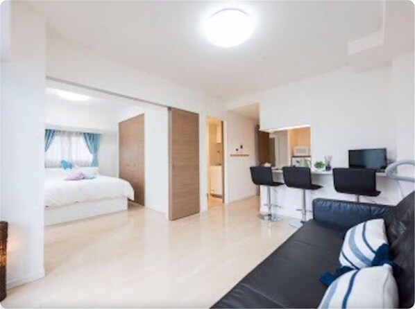 Standard Room 1001 | Living area | Flat-screen TV - Crystal Exe Nipponbashi (Osaka)