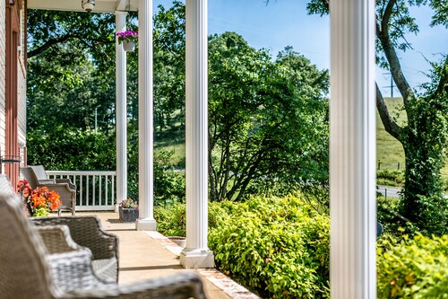 Huge game room!!! Super Clean 5BR,3BA private home!!Beautiful open field views!!