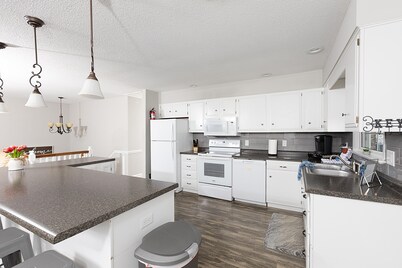 Huge game room!!! Super Clean 5BR,3BA private home!!Beautiful open field views!!