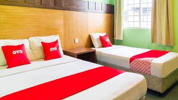 Deluxe Triple Room | Desk, free WiFi, bed sheets