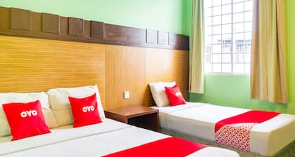 OYO 89408 Royal Hotel