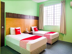 Quarto casal superior | Escrivaninha, Wi-Fi de cortesia, roupa de cama