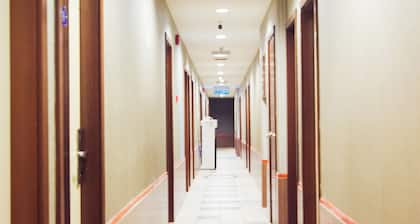 OYO 89408 Royal Hotel