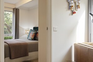 3 bedrooms, iron/ironing board, Internet, bed sheets