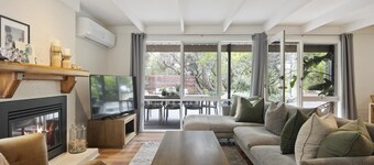 SunnySide at Sorrento - Sundrenched coastal beach home in quiet cul de sac location.