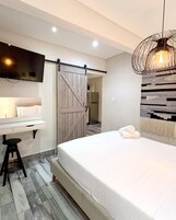 Club Double Room | Individually decorated, individually furnished, blackout drapes