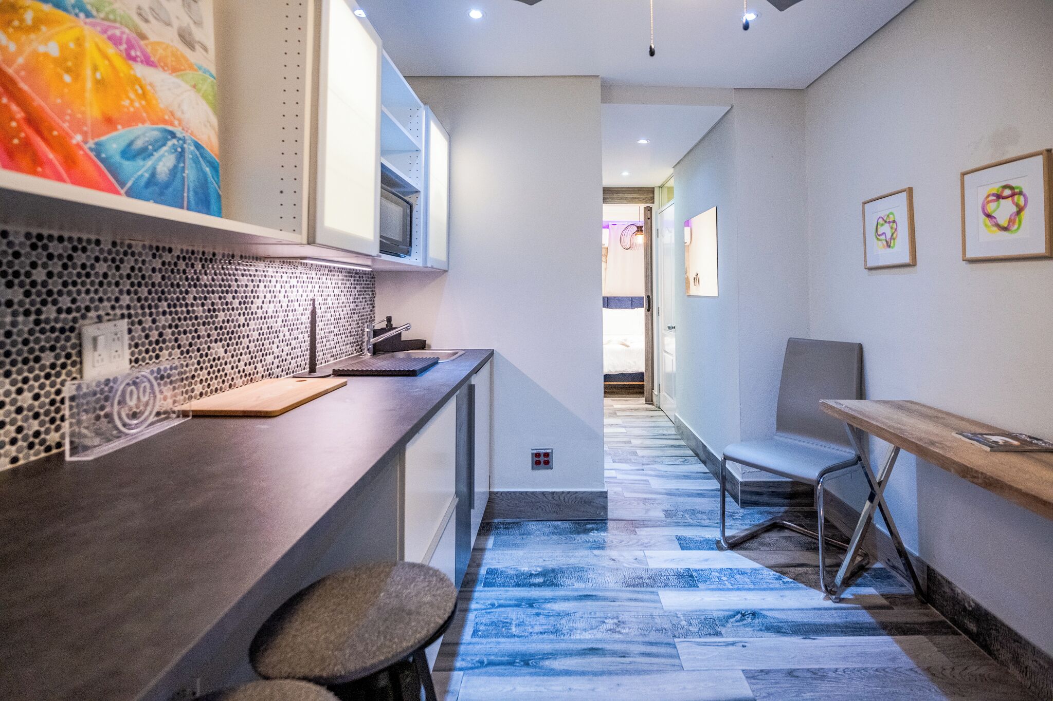 Habitación básica doble | Cocina privada | Frigorífico grande, microondas, placa de cocina y cafetera o tetera