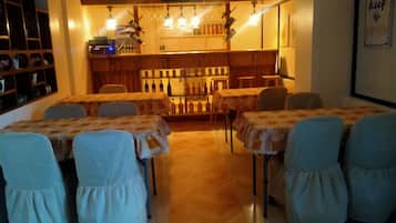 Daily cooked-to-order breakfast (PHP 70 per person)