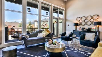 TV, peis, videospill og stereoanlegg