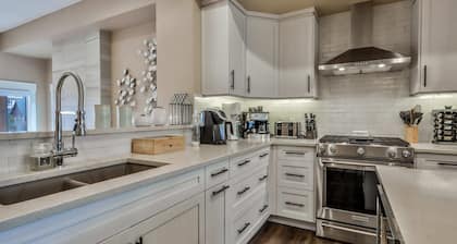 Gatsby por Samsara | Vista superior | Bañera de hidromasaje | 4BR + 4. 5BTH