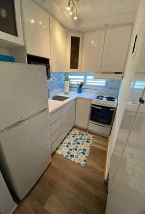 冰箱、微波炉、烤箱、炉灶