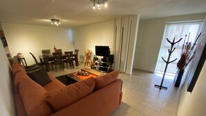 Deluxe Apartment, 3 Bedrooms, Non Smoking, City View | Living area - Departamento de Lujo Av Tercer Milenio (San Luis Potosi)