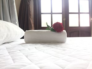 1 Bed in 6-Bed Mixed Dorm