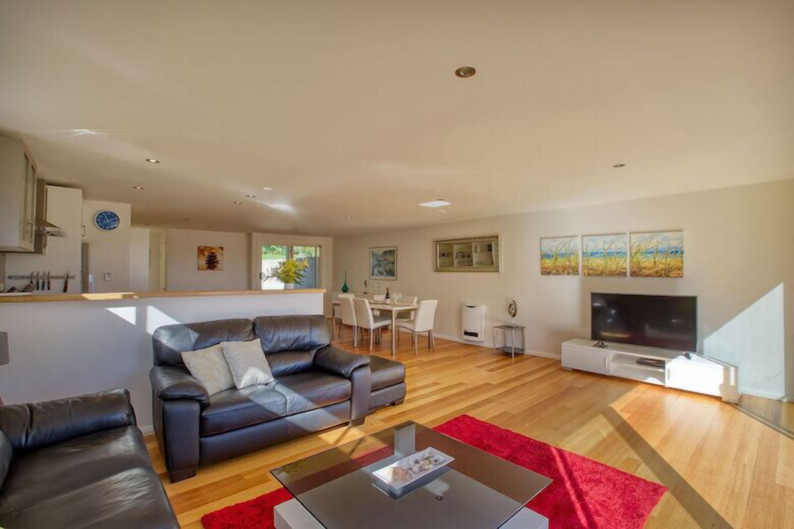 Seaview Apartment Bay of Fires — image 5