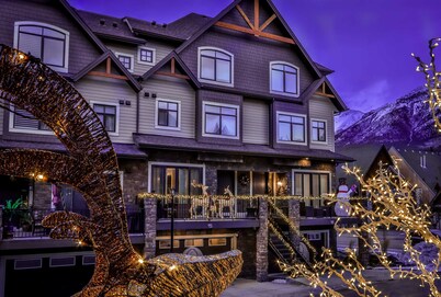 ⭐⭐⭐⭐⭐Chakras by Samsara Resort|Private Hot Tub|Private Entry|Panorama Top View|4