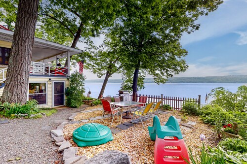 Lakefront home w / yksityinen kylpytynnyri, telakka, venehissi ja firepit - 2 koiraa OK!