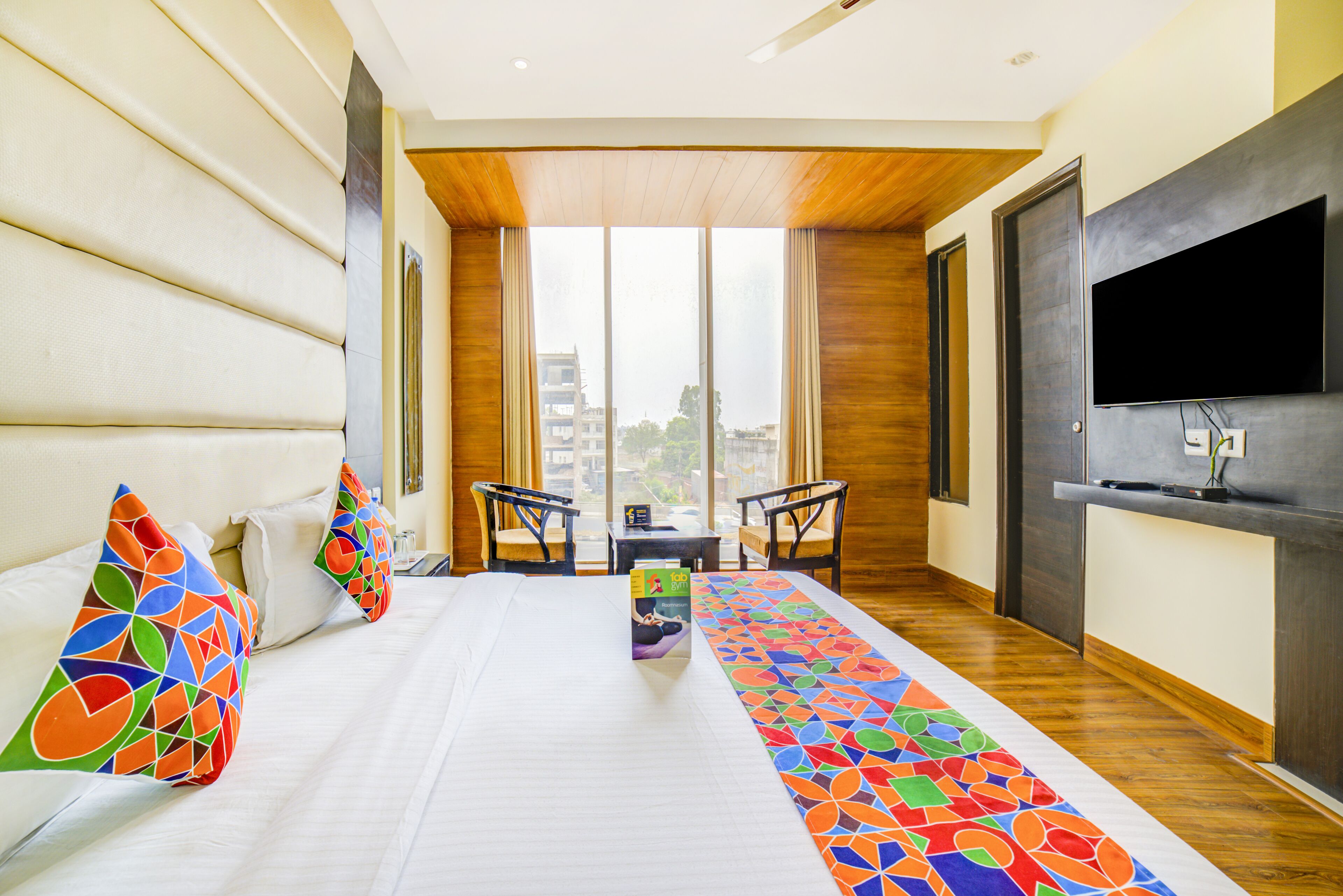 Soundproofing, free WiFi, bed sheets