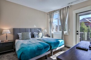 4 bedrooms, iron/ironing board, travel cot, WiFi - ⭐⭐⭐⭐⭐The Peak by Samsara Resort|Private Entry|Panorama Top View|4BR+4.5BTH🎖️ (Canmore)