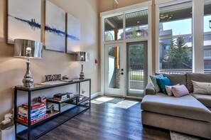 TV, lareira, videogames, aparelho de som