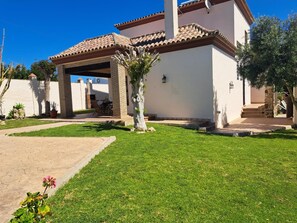 Exterior - Private pool, nice views, beautiful terraces and garden, WiFi internet - Casa Tomary in Roche viejo - (Conil de la Frontera)