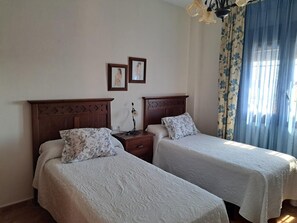 3 bedrooms, internet, bed sheets - Private pool, nice views, beautiful terraces and garden, WiFi internet - Casa Tomary in Roche viejo - (Conil de la Frontera)