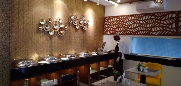 Breakfast area - Regenta Inn Indiranagar (Bengaluru)