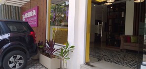 Property entrance - Regenta Inn Indiranagar (Bengaluru)