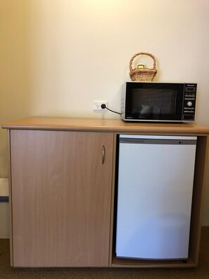 Desk, iron/ironing board, free WiFi, bed sheets - Overlander Motor Lodge (Gunnedah)