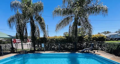 Overlander Motor Lodge