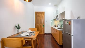 Deluxe-Apartment, 1 Schlafzimmer | Eigene Küche | Kühlschrank, Mikrowelle, Wasserkocher, Kochgeschirr/Geschirr/Besteck
