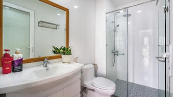 Shower, free toiletries, hair dryer, slippers