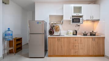 Studio Apartment | Bếp riêng | Tủ lạnh, lò vi sóng, ấm điện, dụng cụ nấu nướng/bát dĩa/dao nĩa