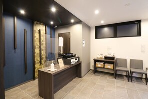 Reception - M’s Hotel Sanjo Wakoku (Kyoto)