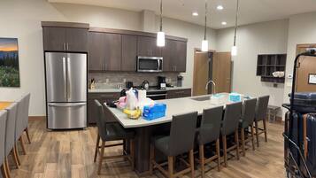 冰箱、微波炉、烤箱、炉灶