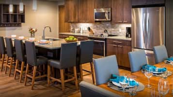 冰箱、微波炉、烤箱、炉灶