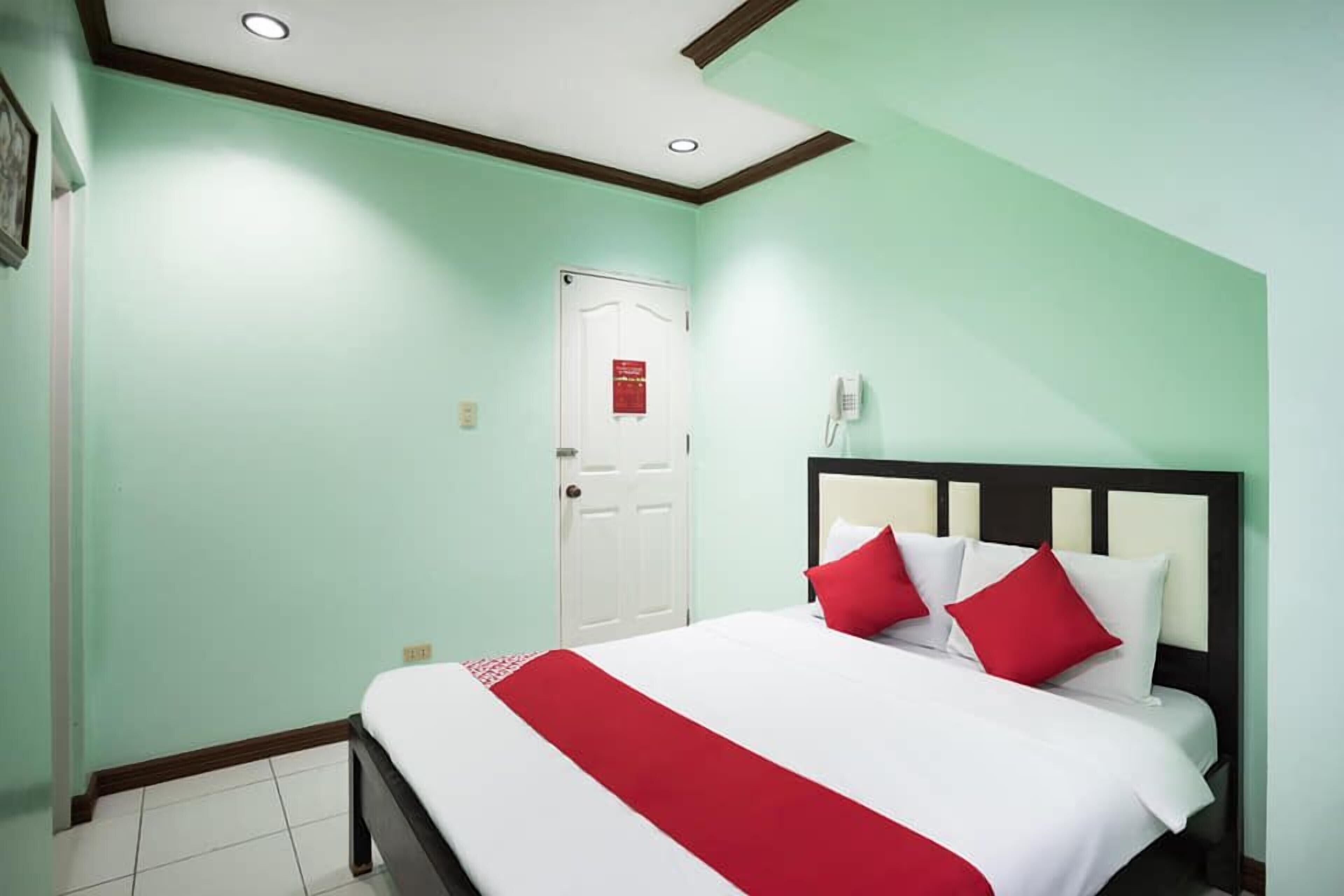 Minibar, bureau, Wi-Fi gratuit, draps fournis