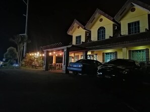 Front of property - evening/night - Casa Marcosa Hotel (Tagaytay)