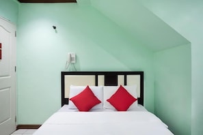 Minibar, desk, free WiFi, bed sheets