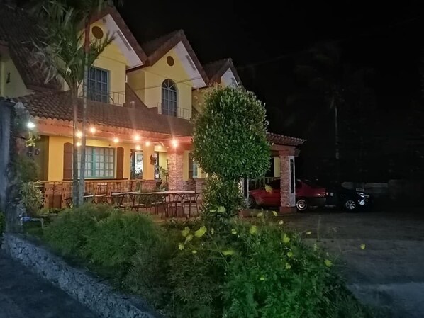 Front of property - evening/night - Casa Marcosa Hotel (Tagaytay)