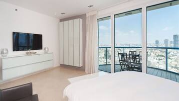 Iron/ironing board, free WiFi