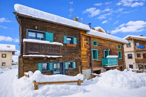 Outside view of the building in the winter - Marlies Ski in - Ski out 50m, Livigno, Italy (Livigno)