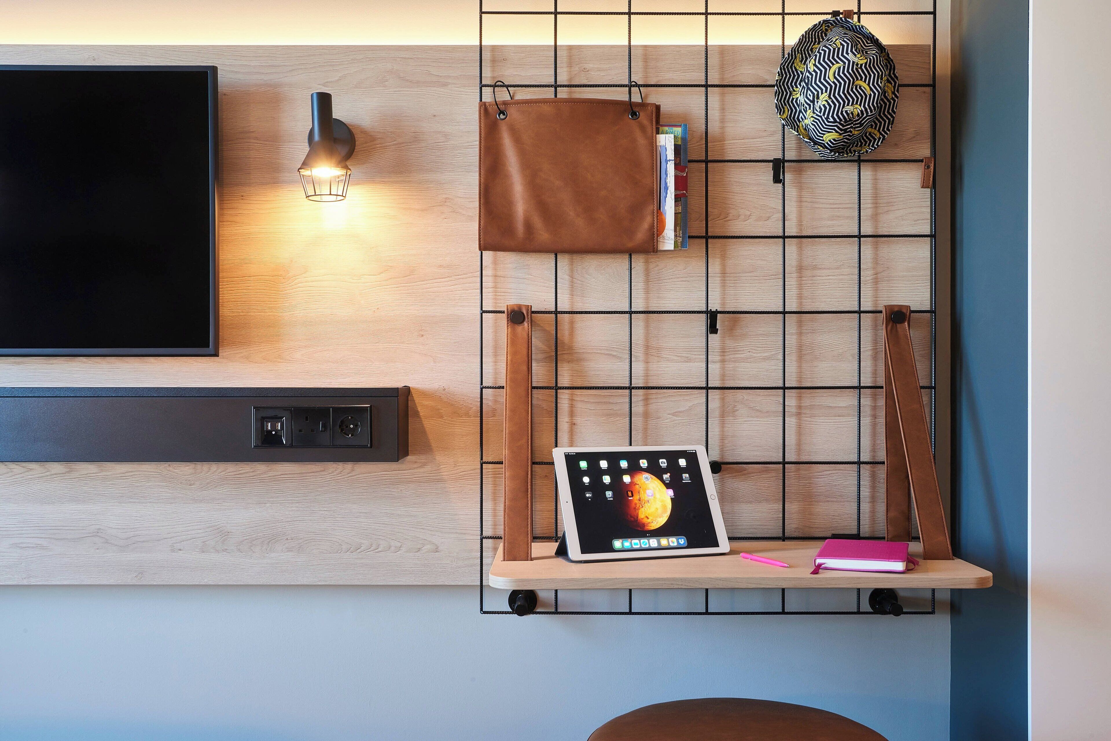 1 bedroom, desk, laptop workspace, soundproofing