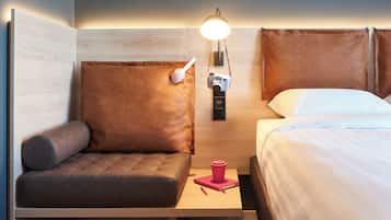 Laptop workspace, soundproofing, free WiFi, bed sheets