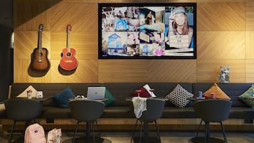 Lobby-lounge