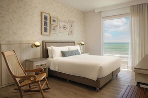 Premium Room, 1 King Bed, Ocean View | Hypo-allergenic bedding, minibar, in-room safe, individually furnished