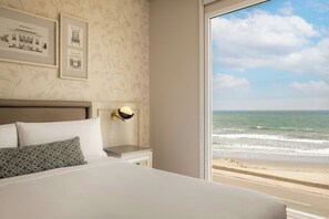 Premium Room, 1 King Bed, Ocean View | Hypo-allergenic bedding, minibar, in-room safe, individually furnished